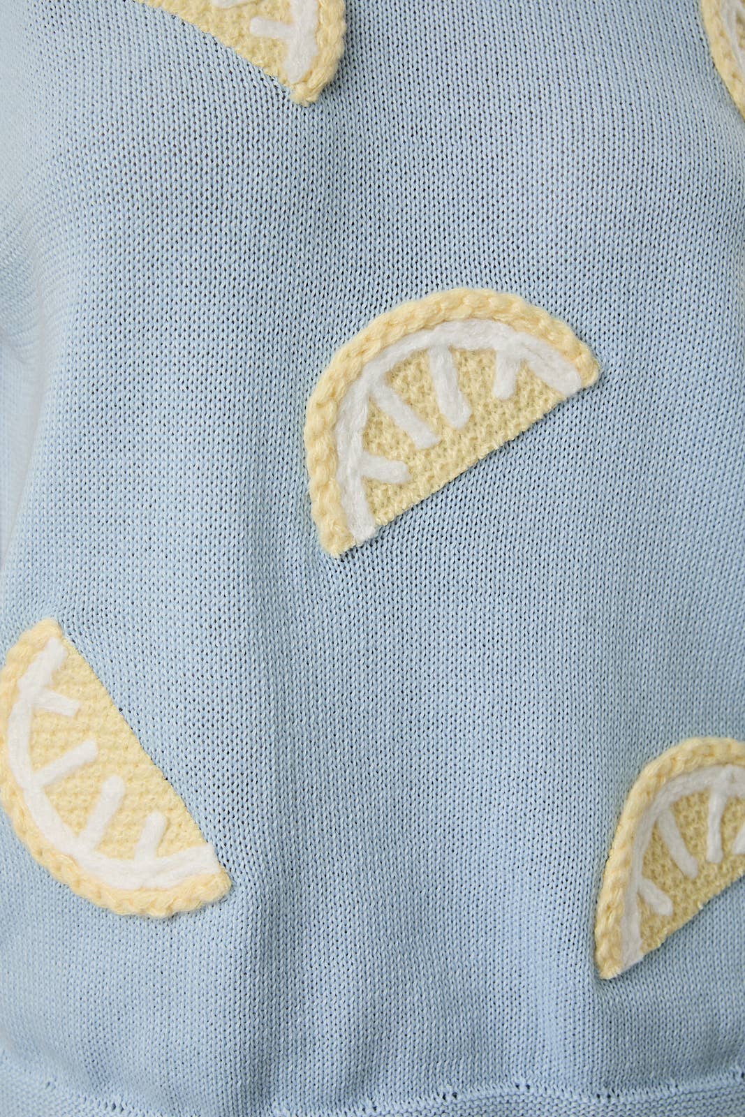 ROUND NECK COVERED SHOULDER LEMON PATCHED KNIT TOP