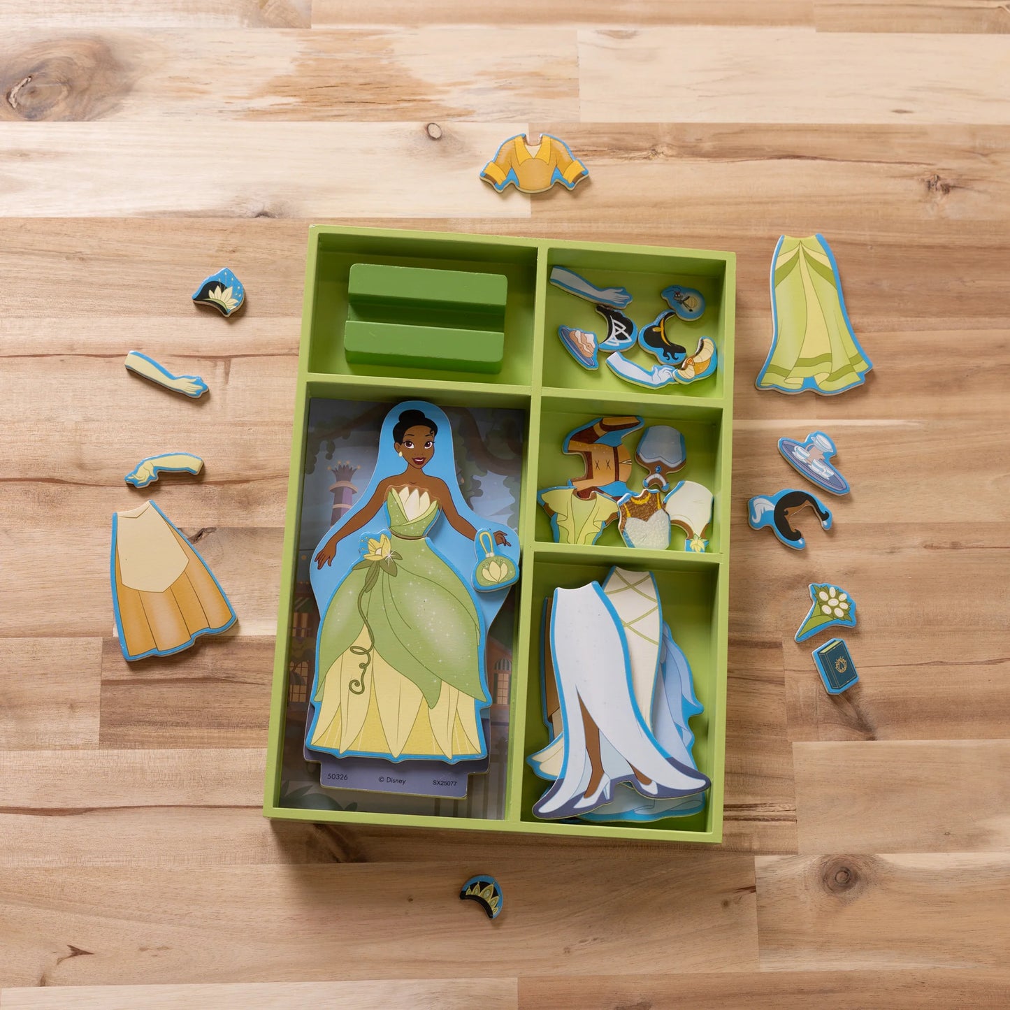 Disney Tiana Wooden Magnet Dress-Up Play Set