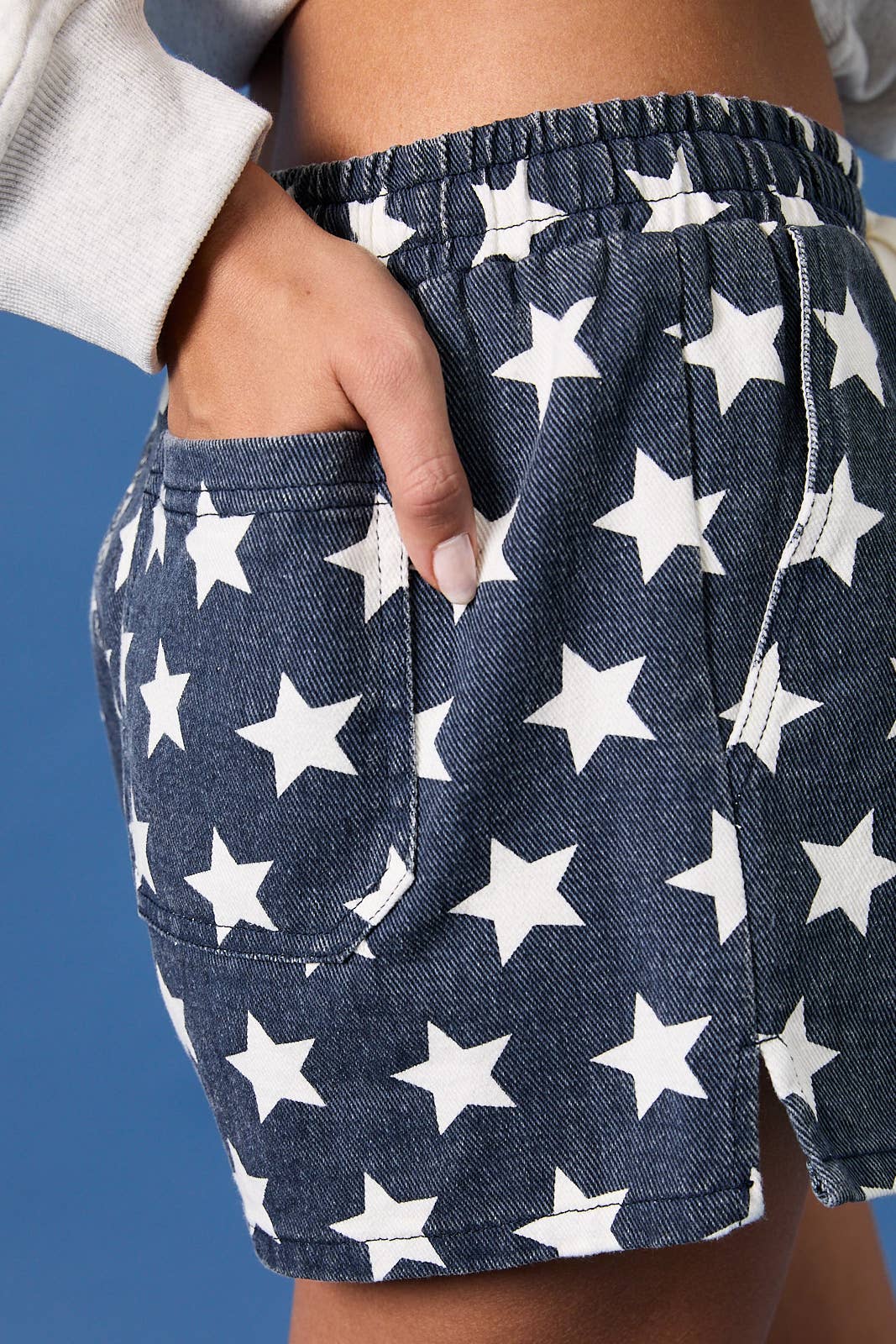 DRAWSTRING MID RISE SHORTS